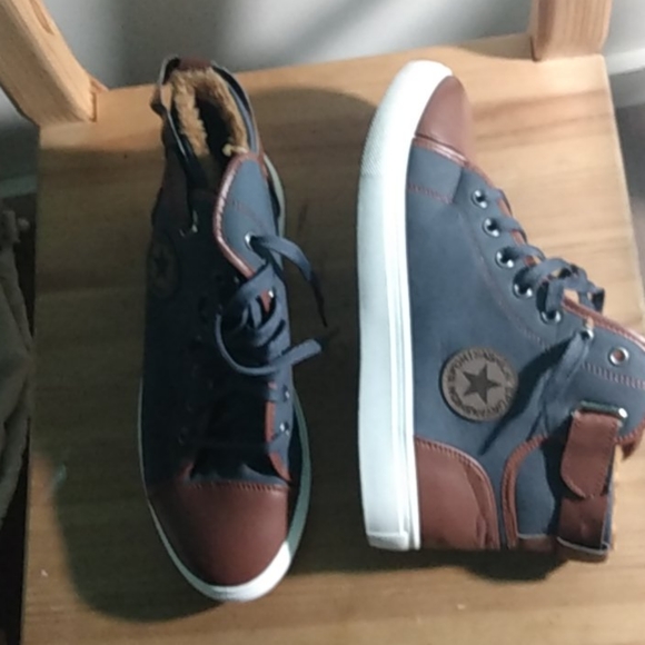 Insulated sneakers/never worn. - Picture 1 of 1